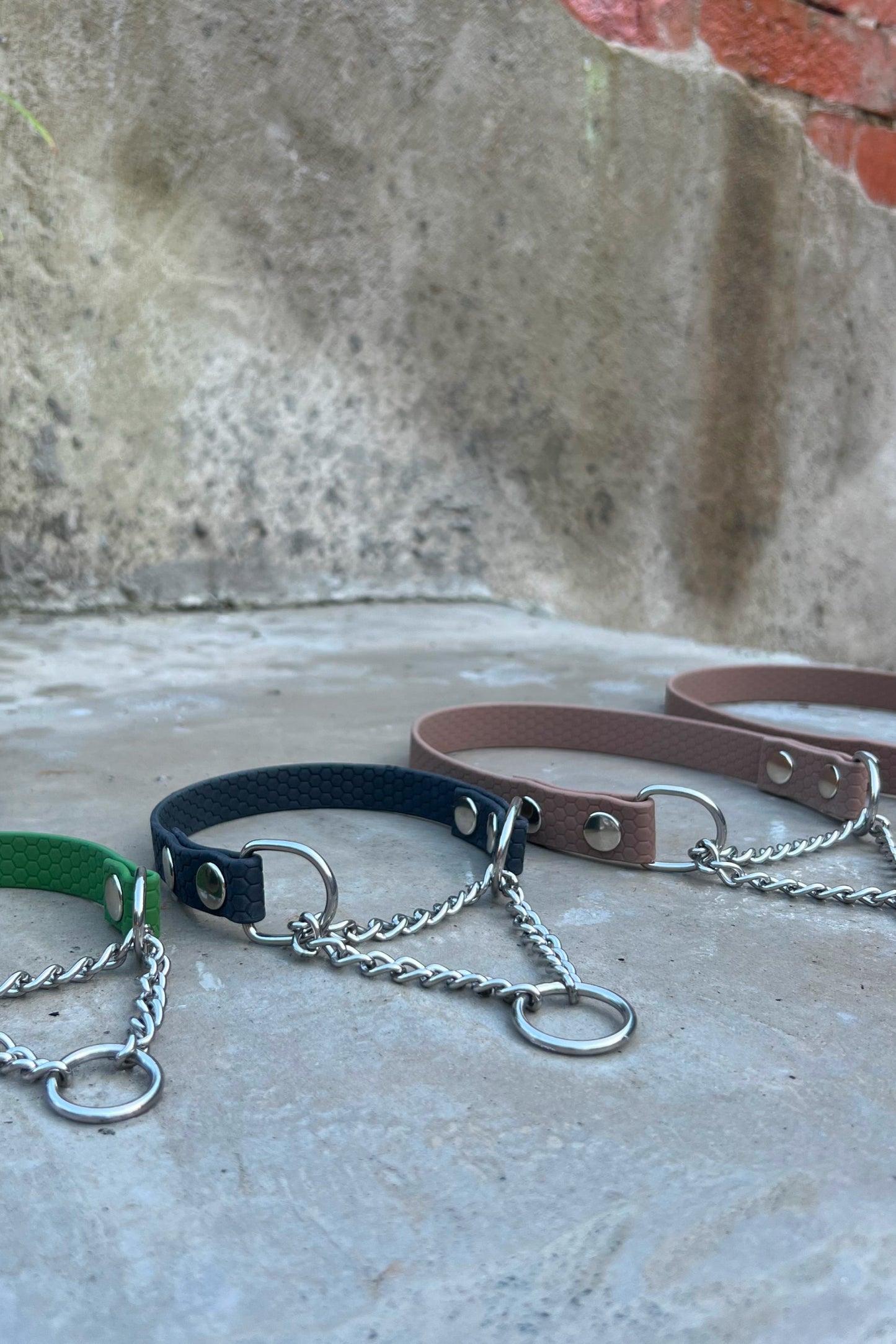 Halvstryp halsband med kedja i vattentätt material 