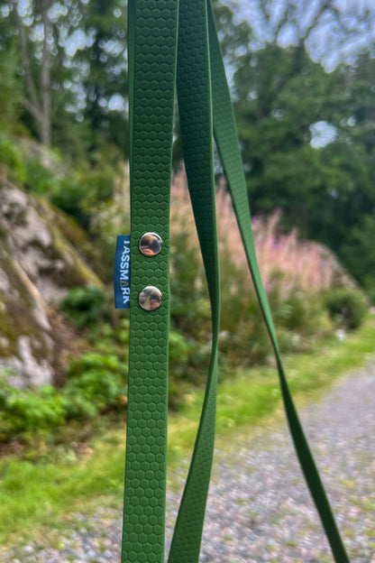 Svante 2 meter och 3 meter koppel med swedish snap hook eller bgb hake. I vattentätt hexa material som inte luktar 