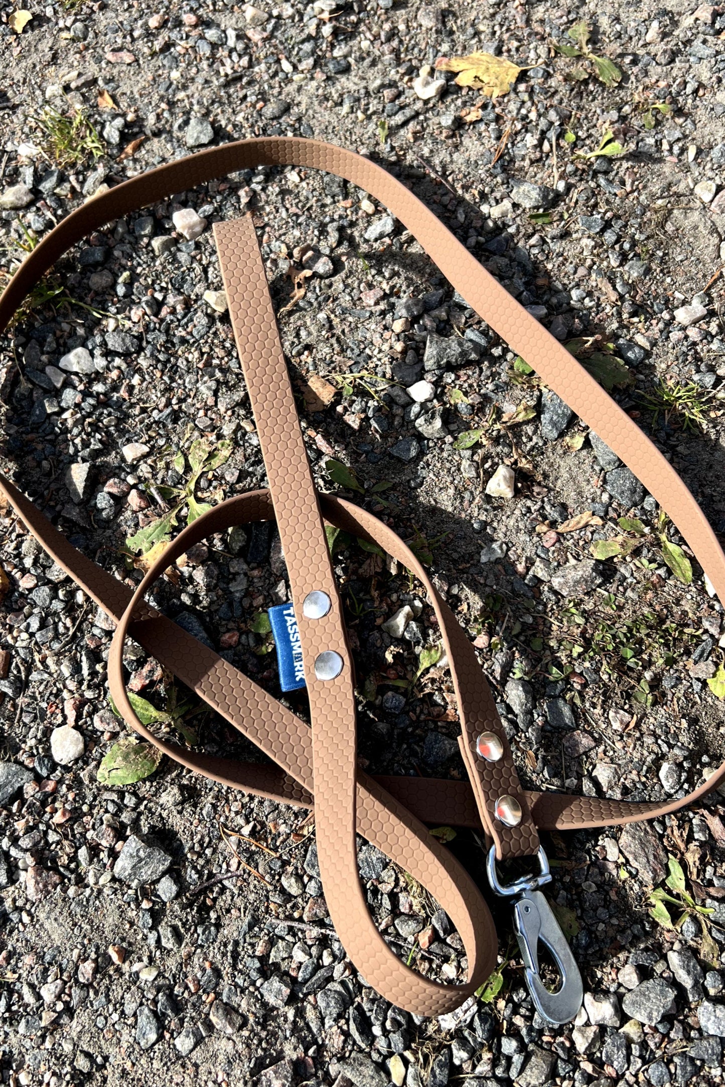 Svante 2 meter och 3 meter koppel med swedish snap hook eller bgb hake. I vattentätt hexa material som inte luktar 