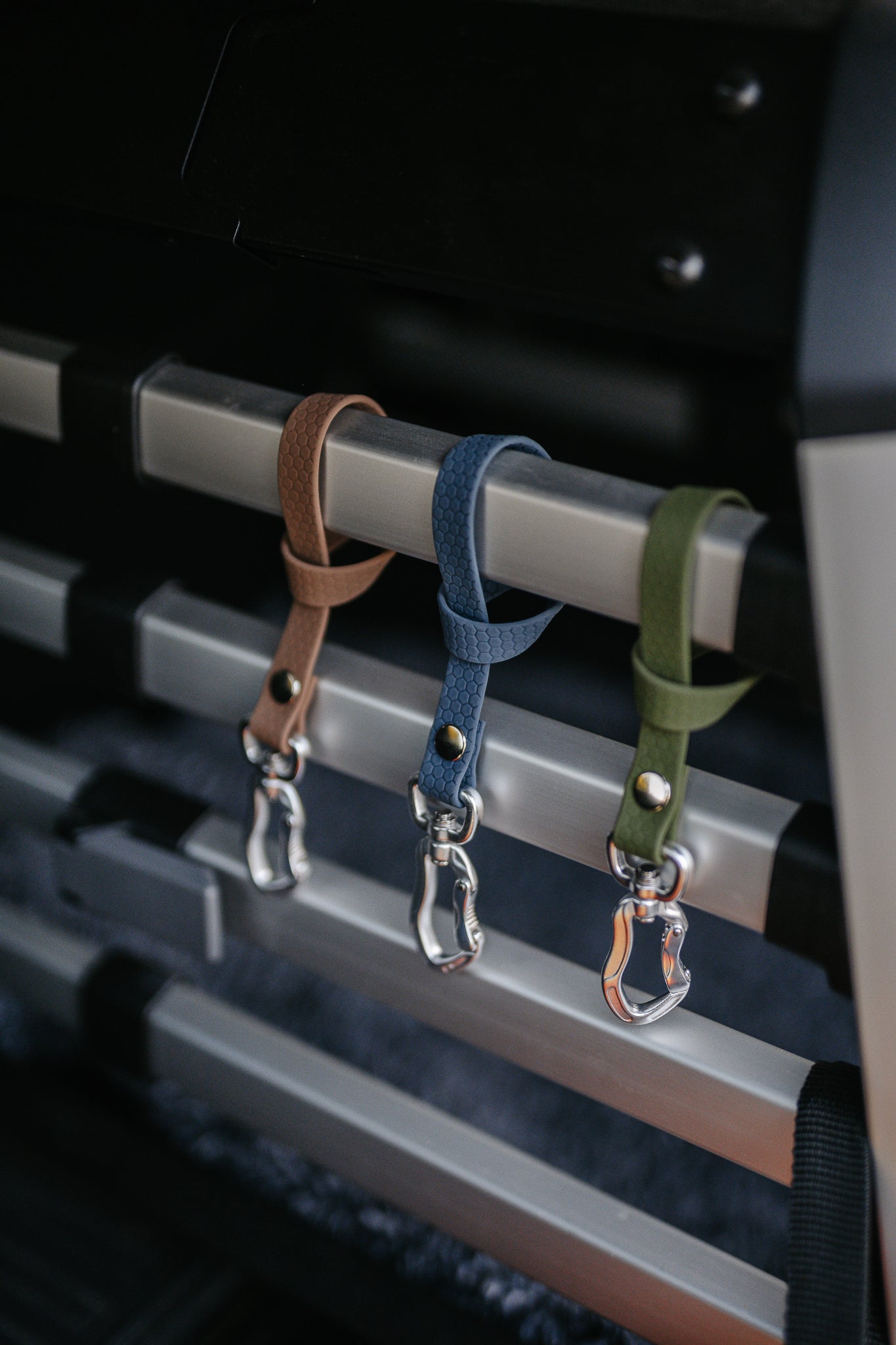 Karbinhängare - hållare för spårlinor och koppel